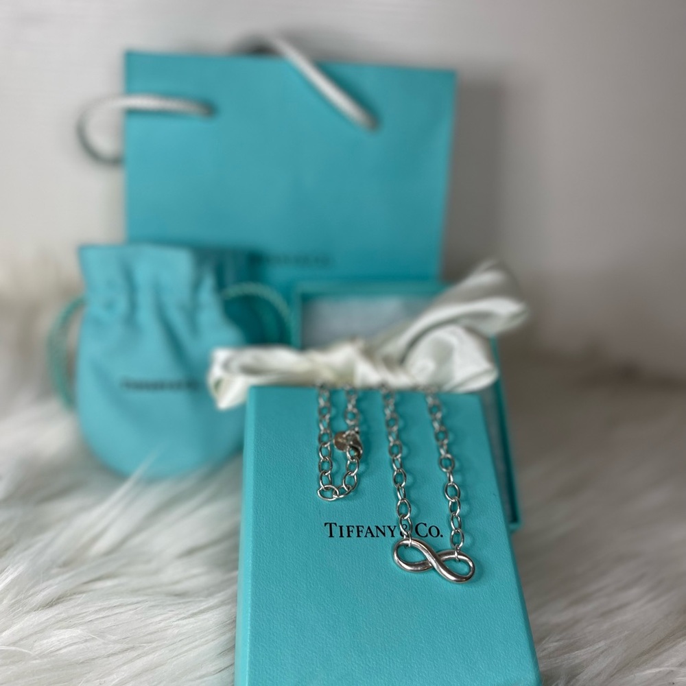 Authentic Tiffany And Co Infinity Necklace Gem